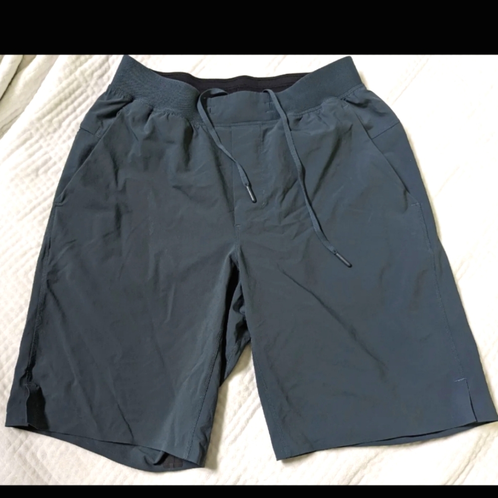 Lululemon Mens Green Melanite License to Train Linerless Short 9" - Small